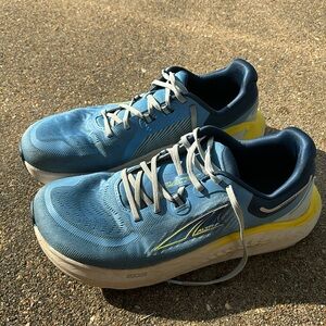 Altra • Paradigm 7